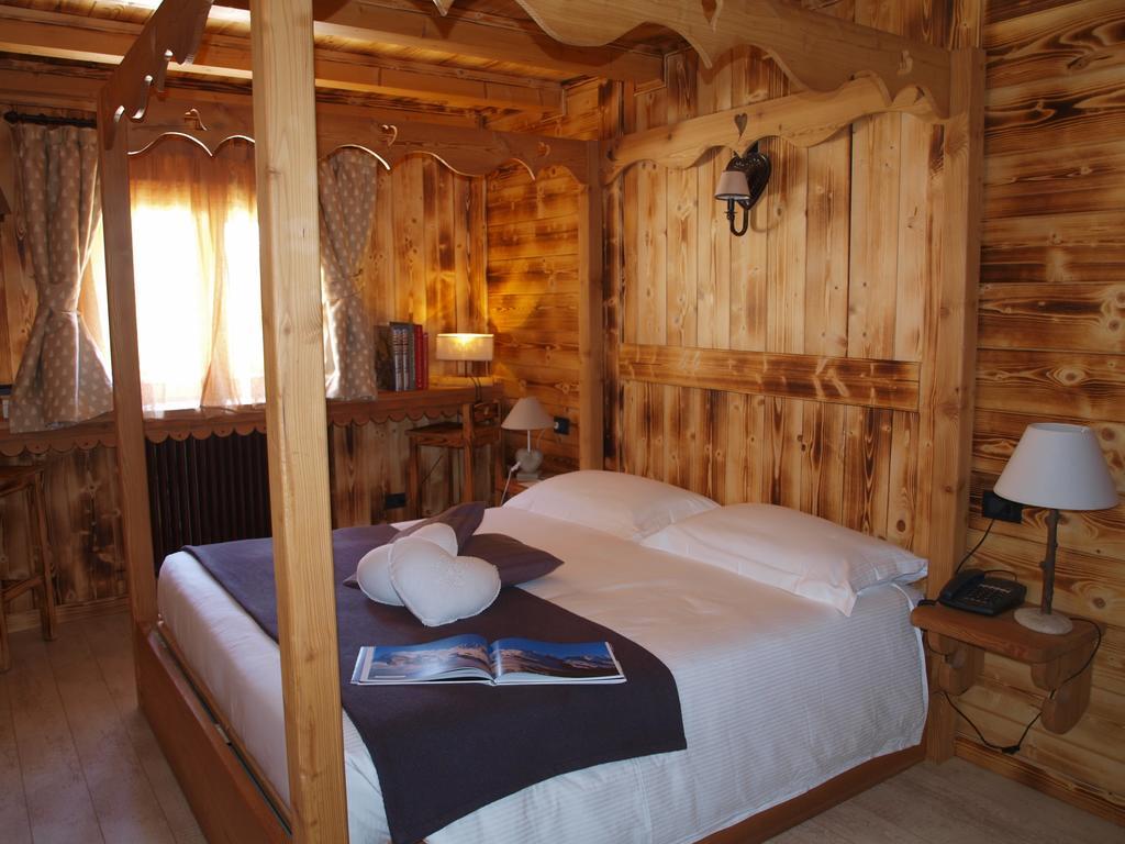Hotel Letterario Locanda Collomb La Thuile Habitación foto
