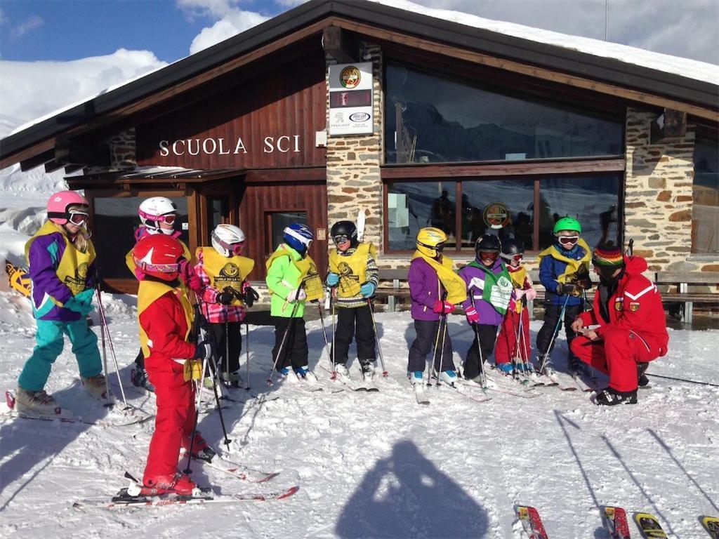 Hotel Letterario Locanda Collomb La Thuile Exterior foto