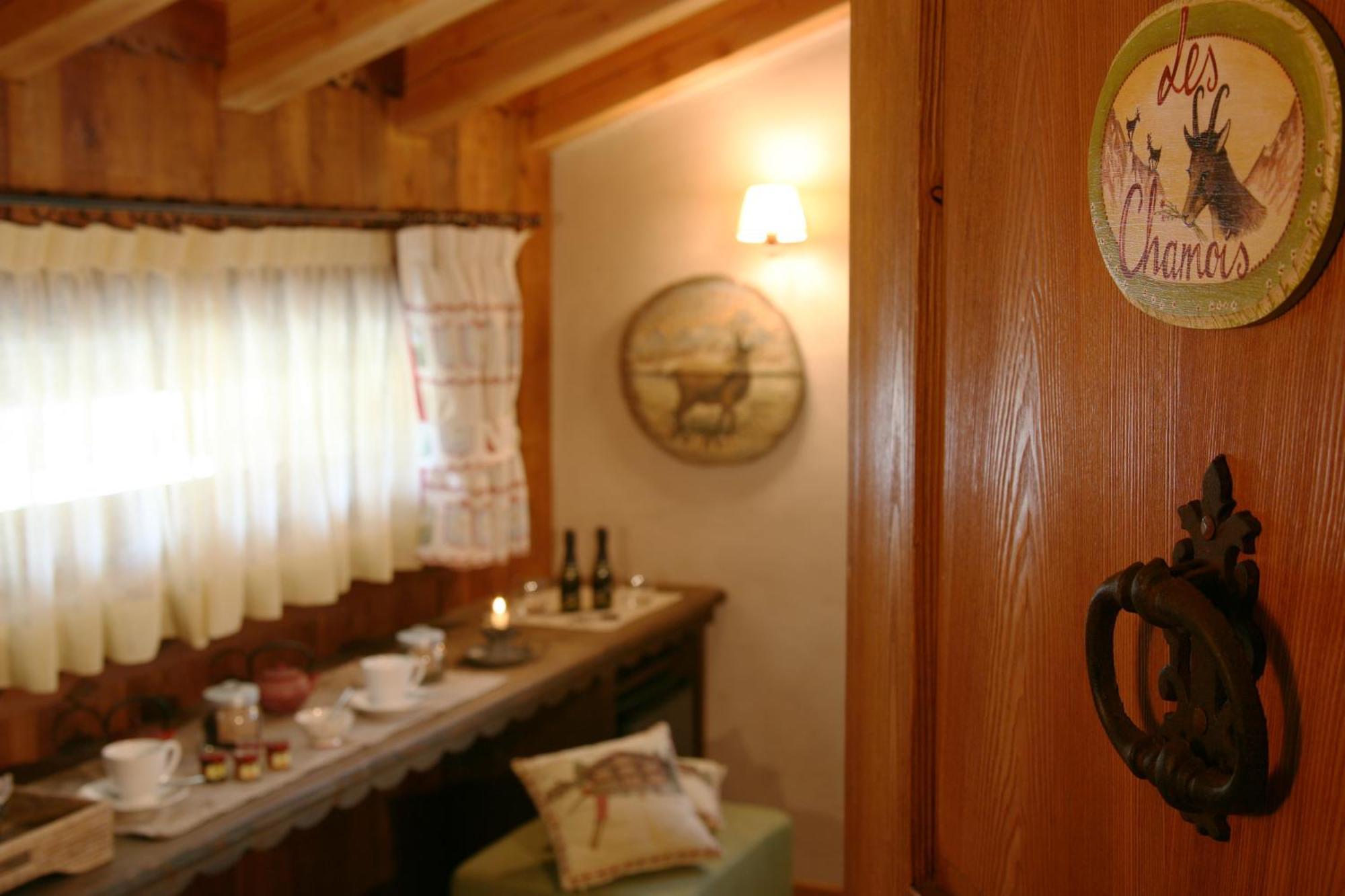 Hotel Letterario Locanda Collomb La Thuile Habitación foto