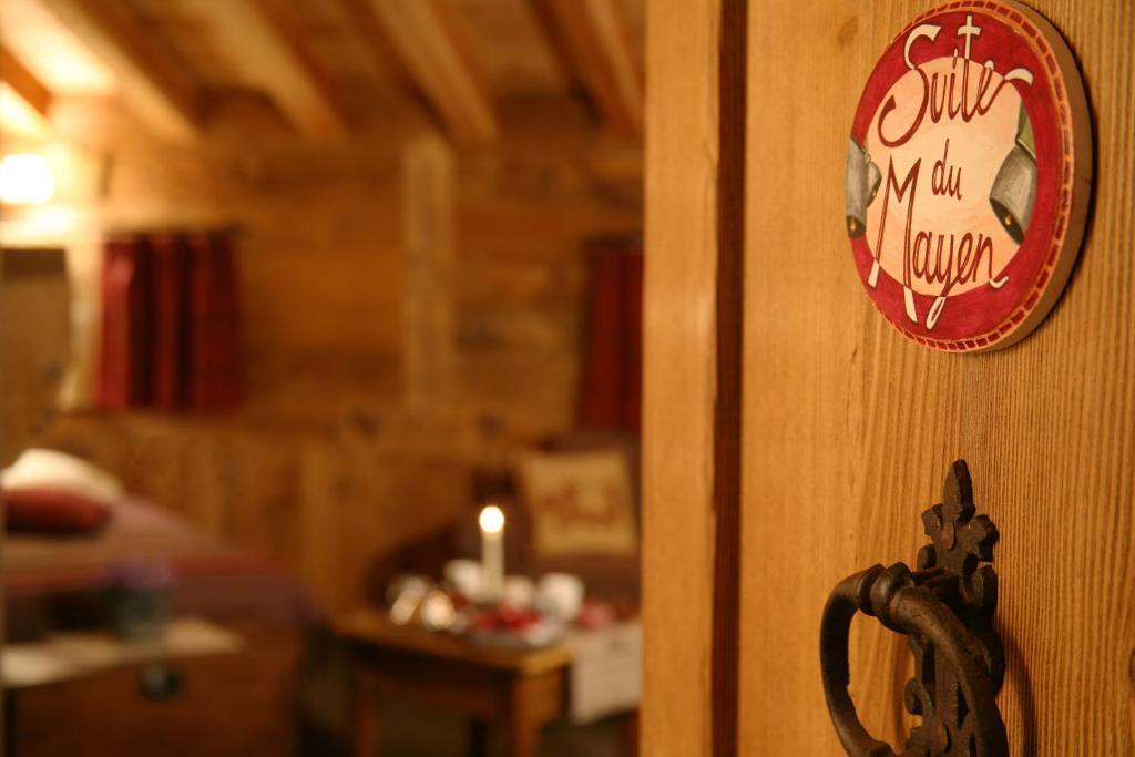 Hotel Letterario Locanda Collomb La Thuile Exterior foto